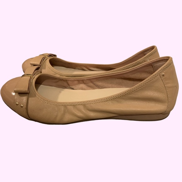 Cole Haan Air Monica Ballet Flats Cap Toe Patent Tan Leather Bow D41662 Wms 8 - Picture 2 of 6